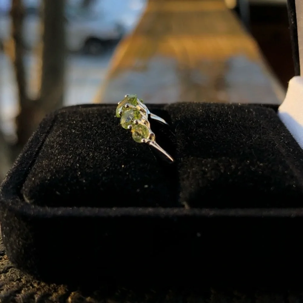 STERLING SILVER PERIDOT RING - Picture 4 of 12